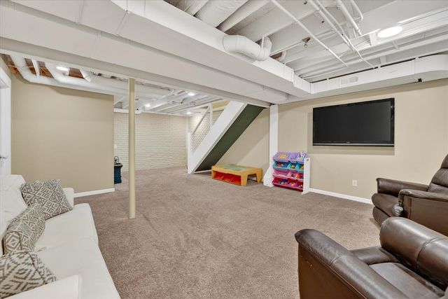 86 Fox Meadows Court, Howell, MI 48843