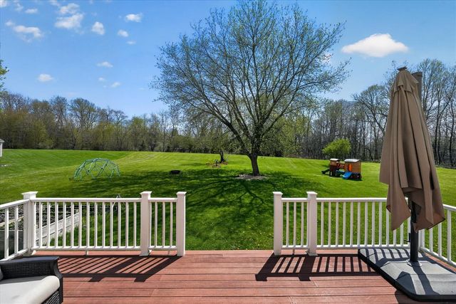 86 Fox Meadows Court, Howell, MI 48843