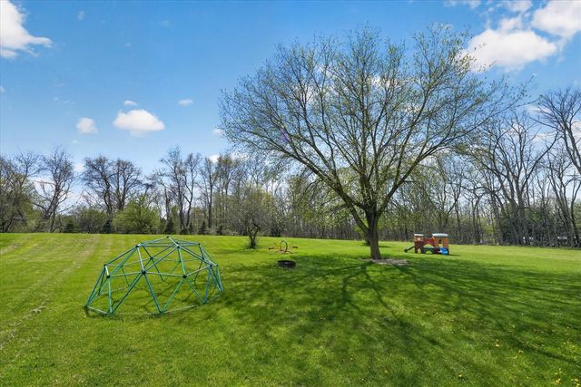 86 Fox Meadows Court, Howell, MI 48843