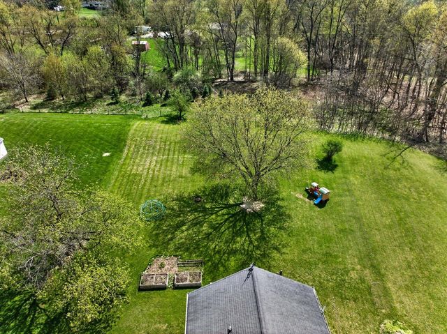 86 Fox Meadows Court, Howell, MI 48843