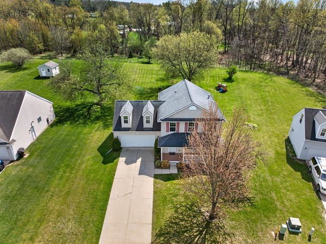 86 Fox Meadows Court, Howell, MI 48843