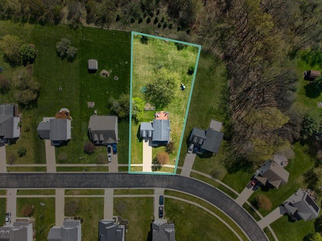 86 Fox Meadows Court, Howell, MI 48843