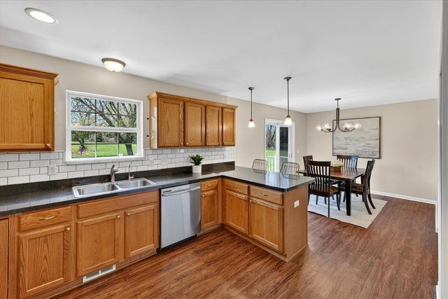 86 Fox Meadows Court, Howell, MI 48843