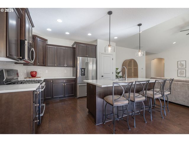387 Ne 22ND Ave, Canby, OR 97013