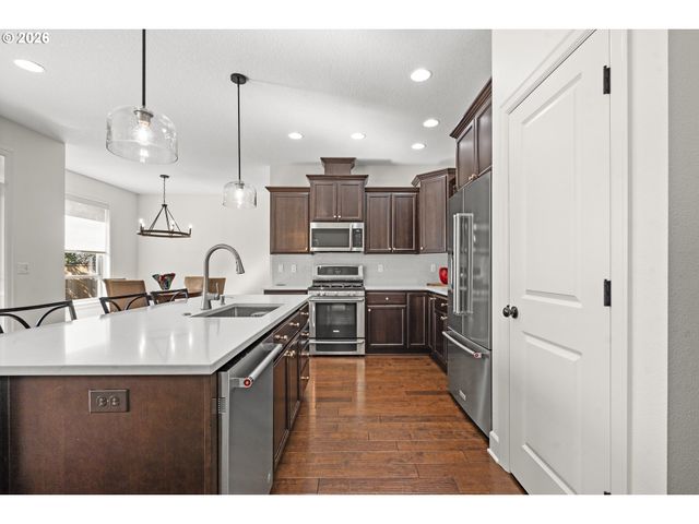 387 Ne 22ND Ave, Canby, OR 97013
