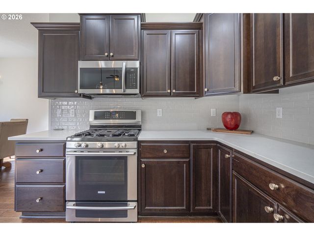387 Ne 22ND Ave, Canby, OR 97013