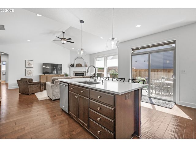 387 Ne 22ND Ave, Canby, OR 97013