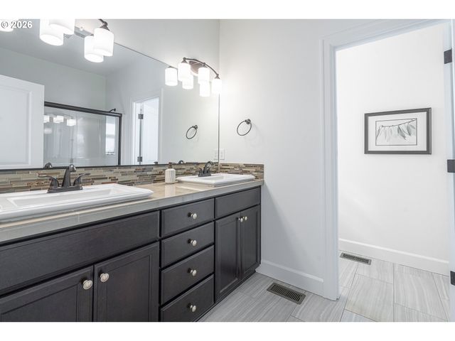 387 Ne 22ND Ave, Canby, OR 97013