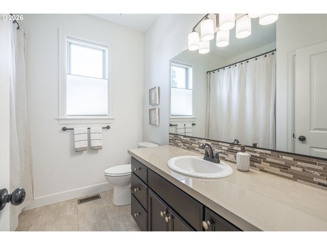 387 Ne 22ND Ave, Canby, OR 97013