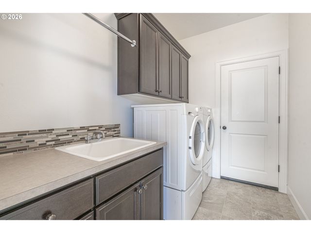 387 Ne 22ND Ave, Canby, OR 97013