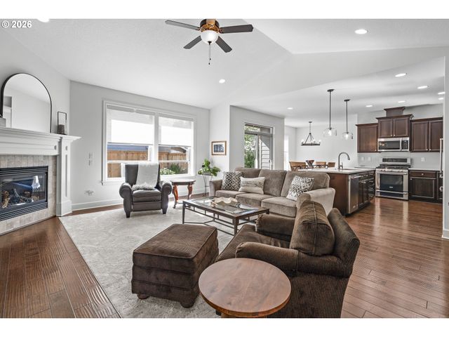 387 Ne 22ND Ave, Canby, OR 97013