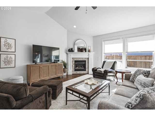 387 Ne 22ND Ave, Canby, OR 97013