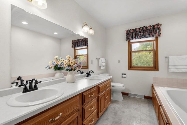 2108 S MATTHIAS STREET, Appleton, WI 54915