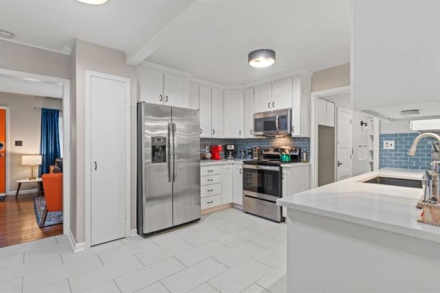6900 W 72nd Terrace, Overland Park, KS 66204