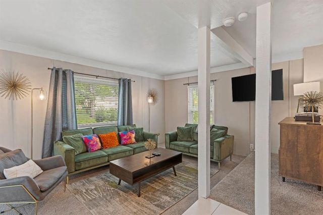 6900 W 72nd Terrace, Overland Park, KS 66204