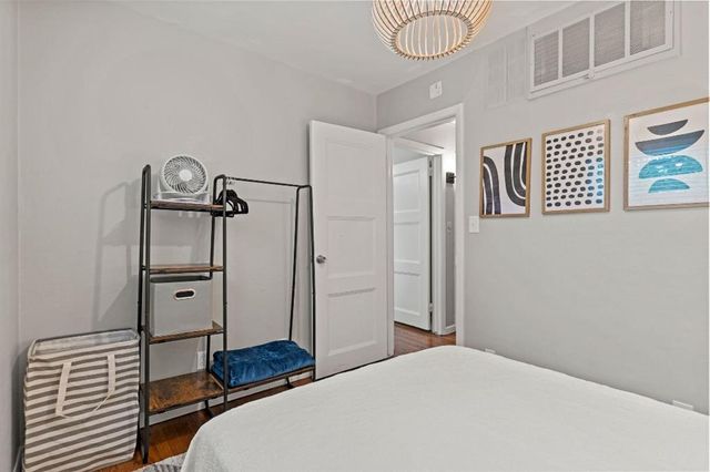 6900 W 72nd Terrace, Overland Park, KS 66204