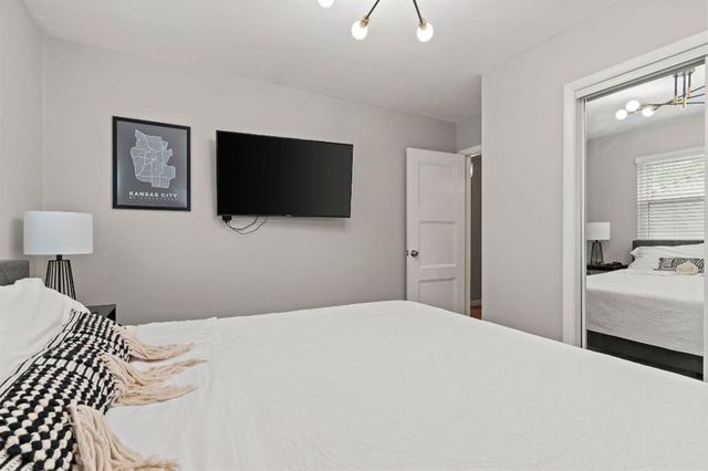 6900 W 72nd Terrace, Overland Park, KS 66204
