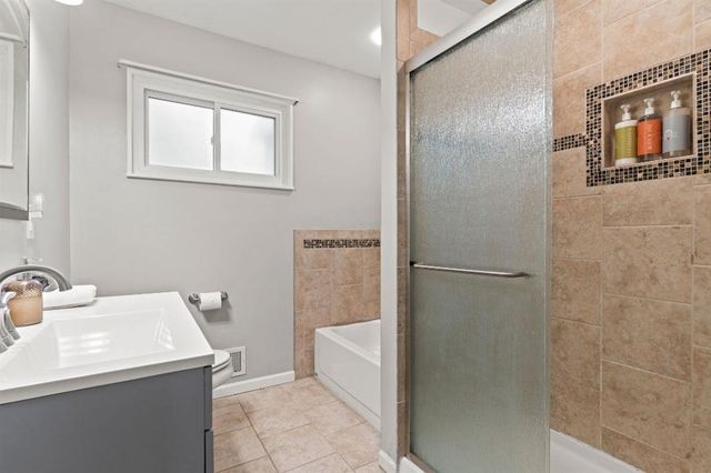 6900 W 72nd Terrace, Overland Park, KS 66204