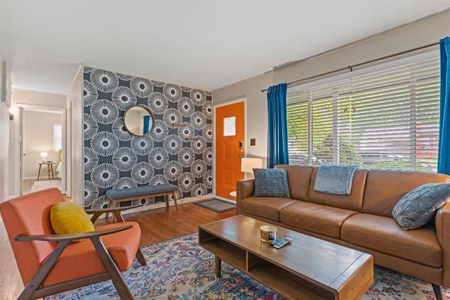 6900 W 72nd Terrace, Overland Park, KS 66204