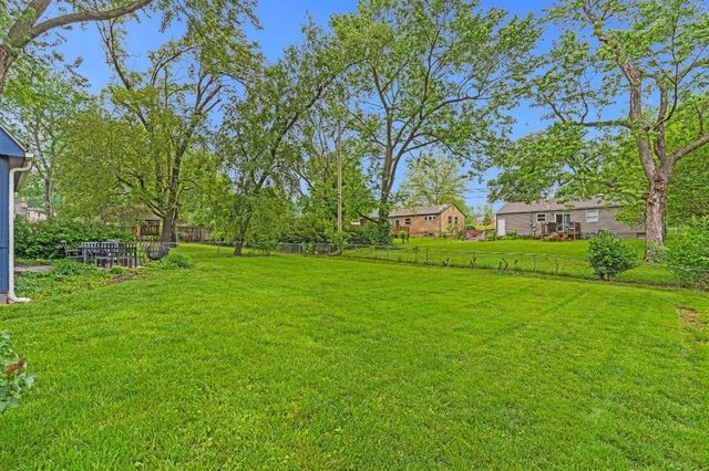6900 W 72nd Terrace, Overland Park, KS 66204