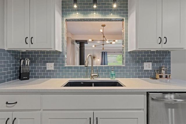 6900 W 72nd Terrace, Overland Park, KS 66204