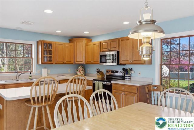 1078 Hill Drive, Lower Macungie Twp, PA 18103