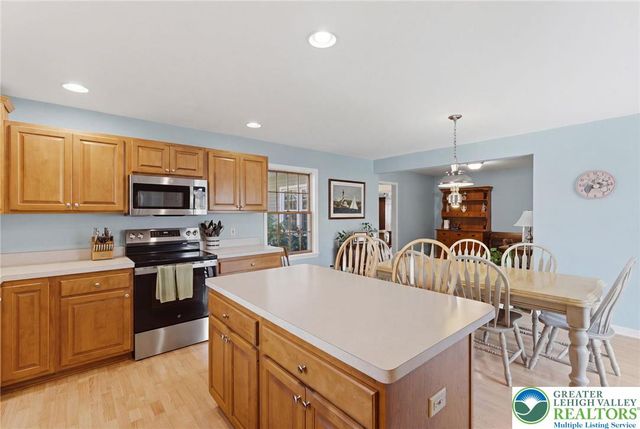 1078 Hill Drive, Lower Macungie Twp, PA 18103