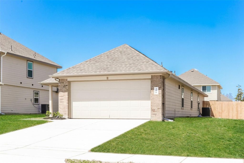 206 Pronghorn Drive, Huntsville, TX 77320