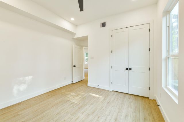 164 Wallace St B, Houston, TX 77022