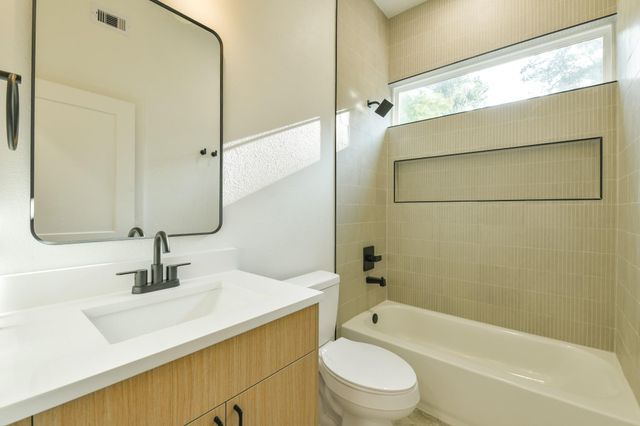 164 Wallace St B, Houston, TX 77022