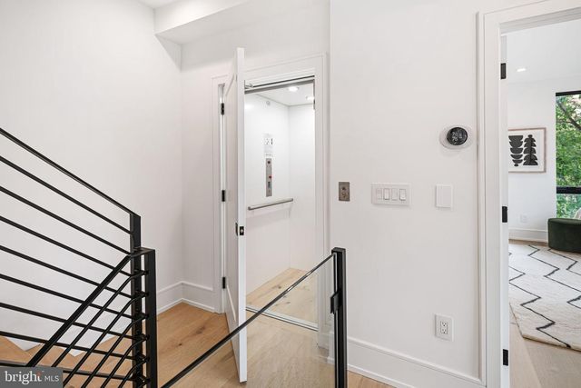 2316 SANSOM ST, Philadelphia, PA 19103