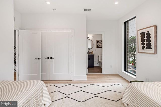 2316 SANSOM ST, Philadelphia, PA 19103