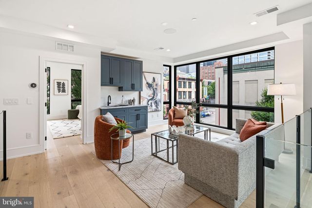 2316 SANSOM ST, Philadelphia, PA 19103