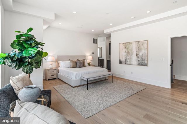2316 SANSOM ST, Philadelphia, PA 19103