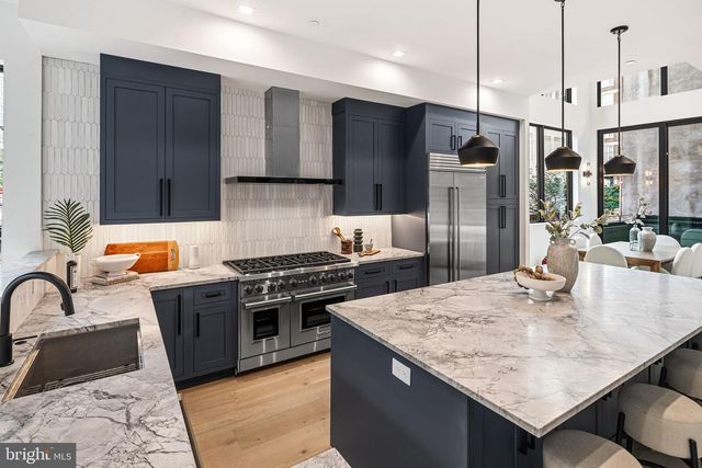 2316 SANSOM ST, Philadelphia, PA 19103