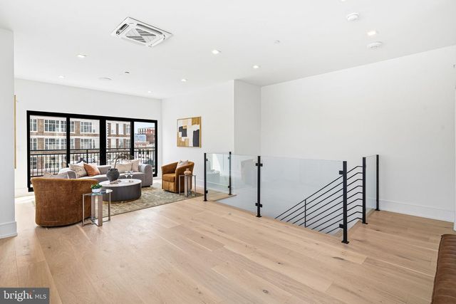 2316 SANSOM ST, Philadelphia, PA 19103