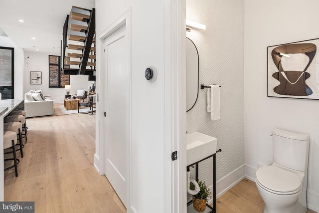 2316 SANSOM ST, Philadelphia, PA 19103
