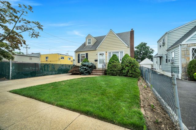 6 Lippold Street, Merrick, NY 11566