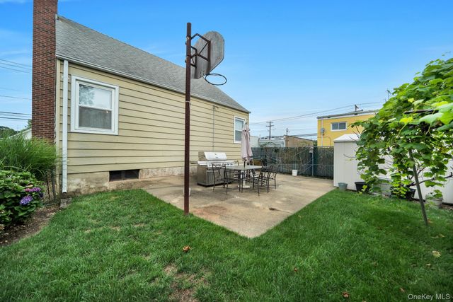 6 Lippold Street, Merrick, NY 11566