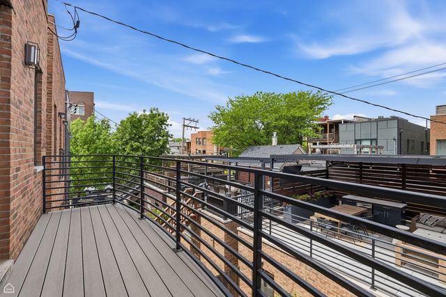 1752 W Erie Street, Chicago, IL 60622