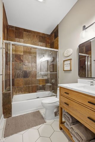 1752 W Erie Street, Chicago, IL 60622