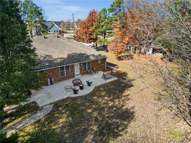 32 Cannich Drive, Bella Vista, AR 72715