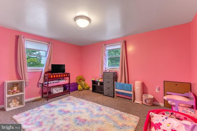 282 S MAIN ST, Pleasant Gap, PA 16823