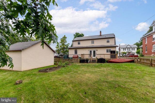 282 S MAIN ST, Pleasant Gap, PA 16823