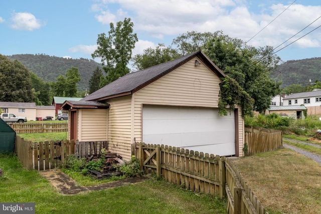 282 S MAIN ST, Pleasant Gap, PA 16823