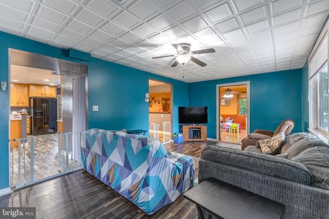 282 S MAIN ST, Pleasant Gap, PA 16823