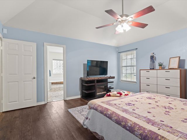105 Pioneer Court, Waxahachie, TX 75167