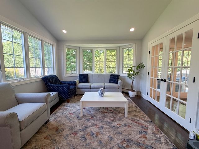 3 Sprague Rd, Wellesley, MA 02481