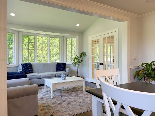 3 Sprague Rd, Wellesley, MA 02481