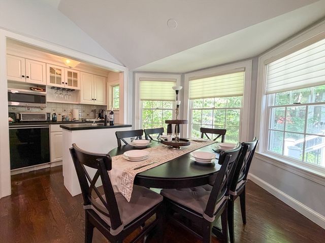 3 Sprague Rd, Wellesley, MA 02481